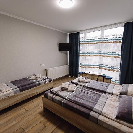 Hotel Brooklyn 2 Yablunytsya Exterior foto